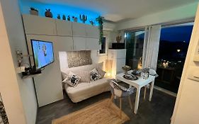 Azur, accès direct plage, piscine, clim, tennis, parking privatif